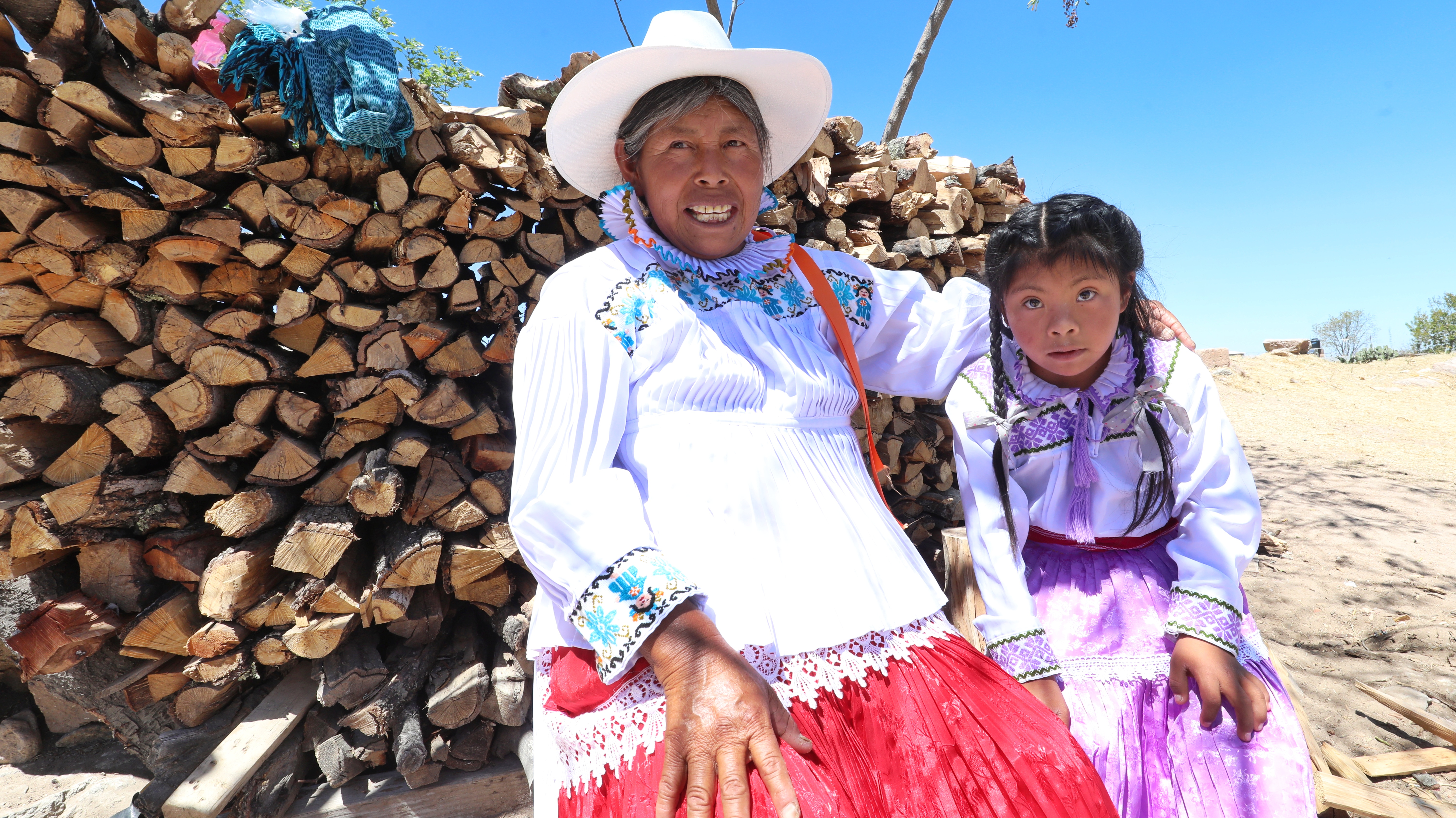 Filiberta Esteban de Jesús y María Evelyn